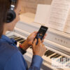 Kawai CA 79 digitale piano scene met iphone
