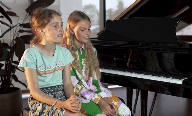 Eerstejaars piano Mona en Steffi