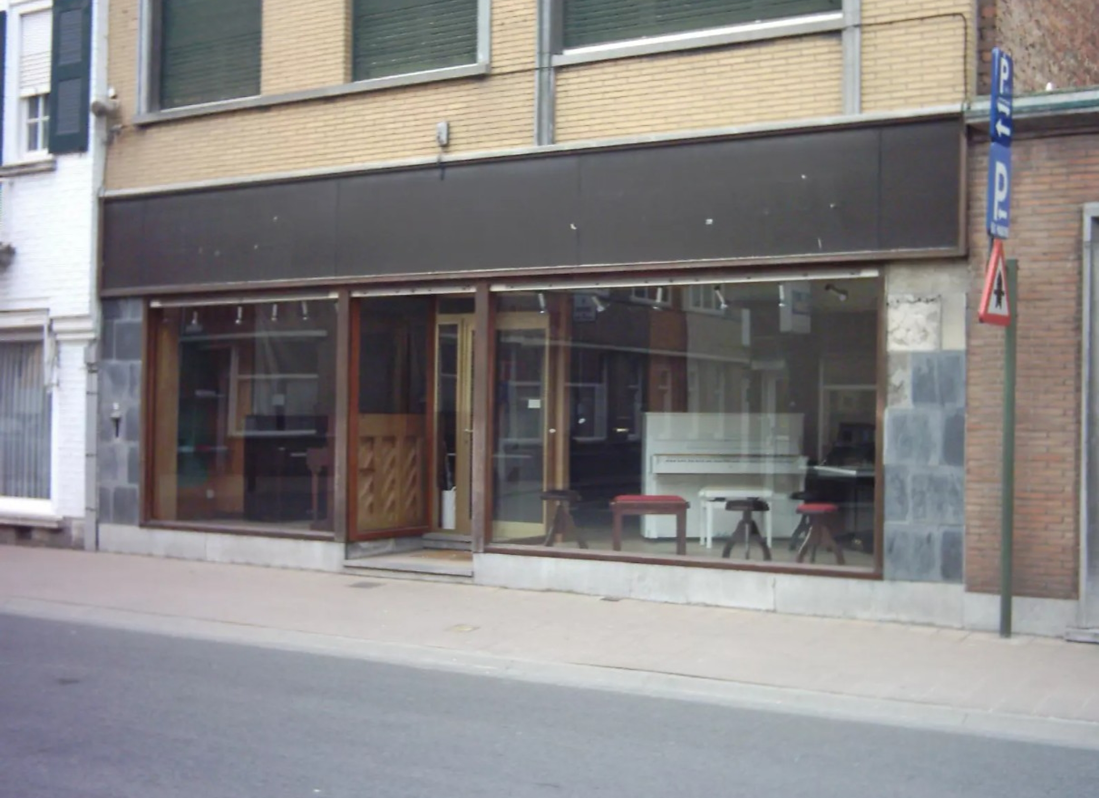 Eerste winkel van Piano's Verhulst in de Casselstraat in Poperinge