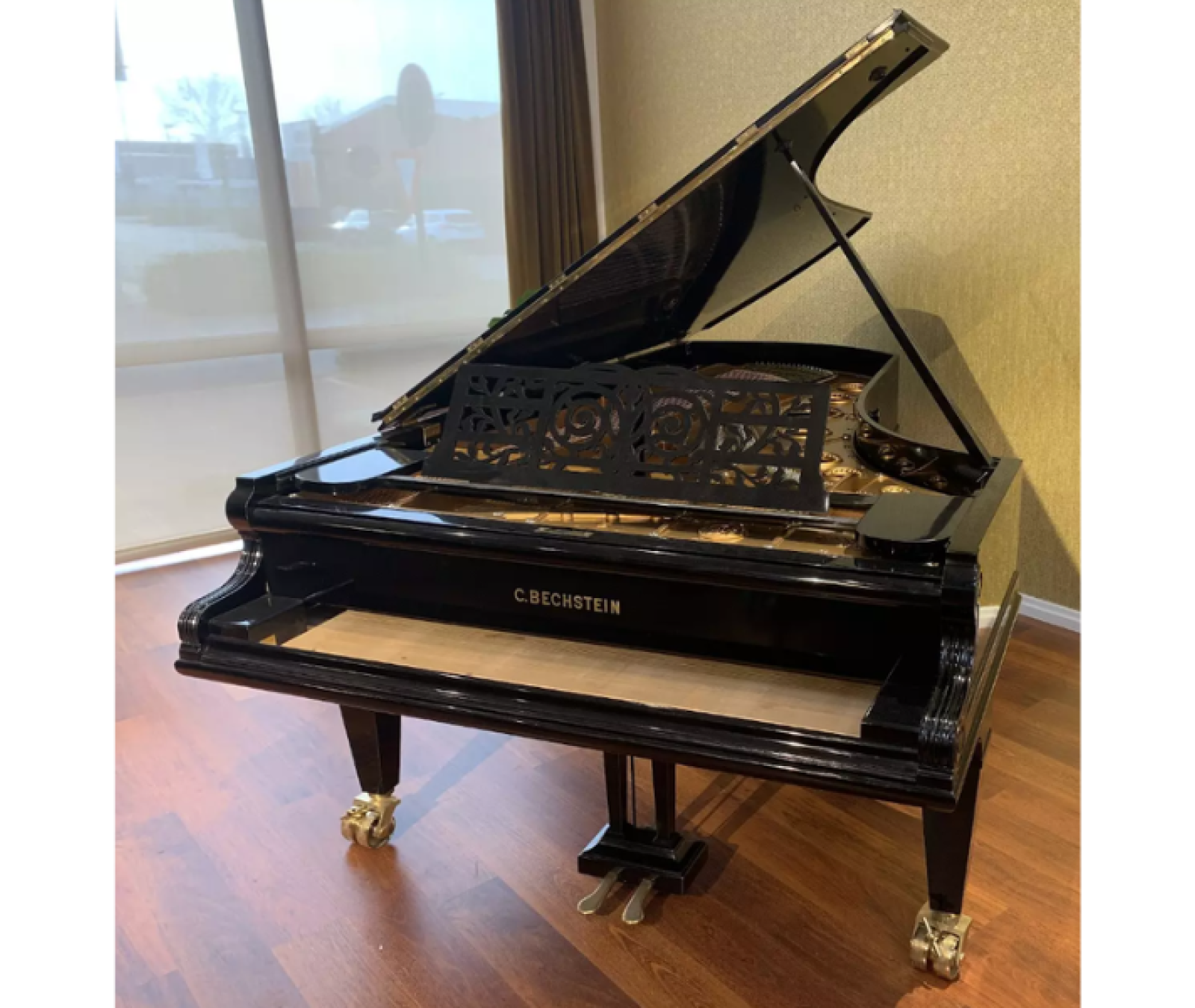 C. Bechstein model E concertvleugel in zwart hoogglans met open klep en zichtbaar snarenwerk, klassieke vleugelpiano bij Piano's Verhulst in Poperinge